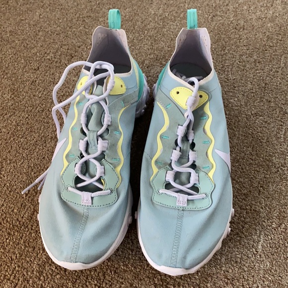 women’s Nike React sneakers - Picture 2 of 3